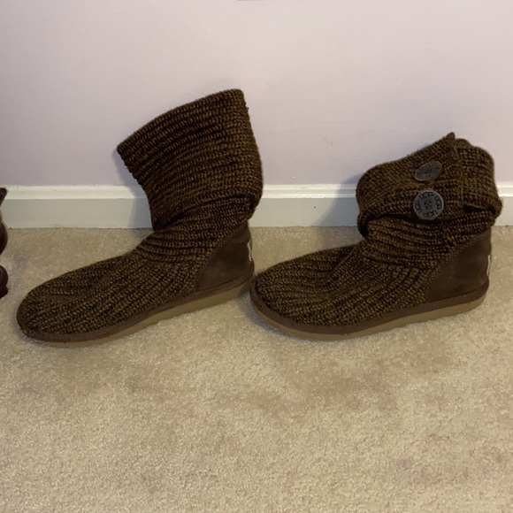UGG Boots - Picture 3 of 6